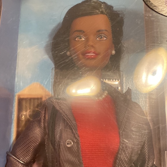 Mattel "Working Woman" Barbie, 1999, Talking Doll with Accessories and CD Rom - Picture 4 of 8